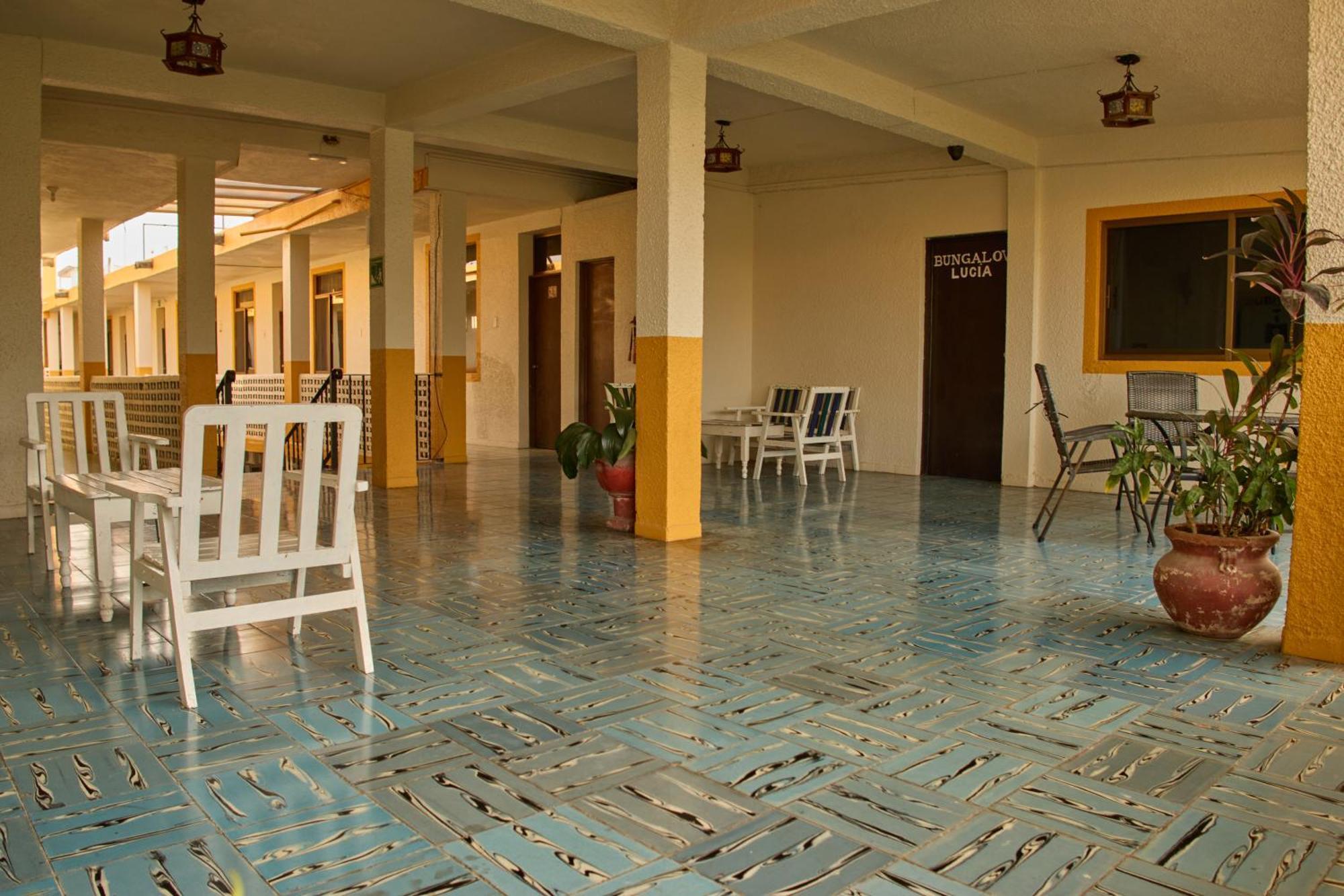 Hotel San Lorenzo Барра-де-Навидад Экстерьер фото