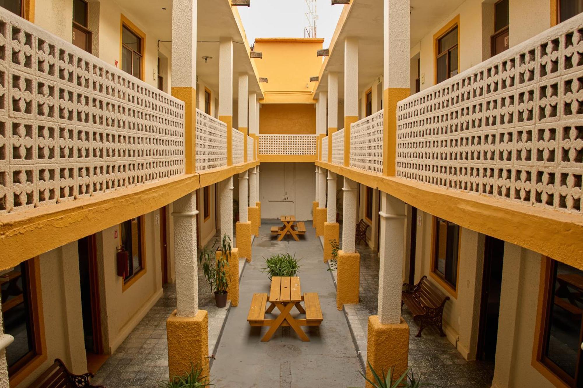 Hotel San Lorenzo Барра-де-Навидад Экстерьер фото