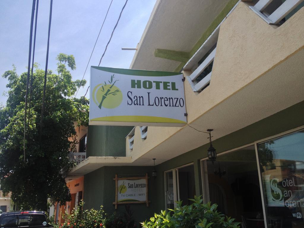 Hotel San Lorenzo Барра-де-Навидад Экстерьер фото